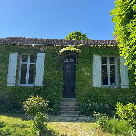 Cottage-saint Laurent Sur Sevre * Saint-Laurent-sur-Sevre