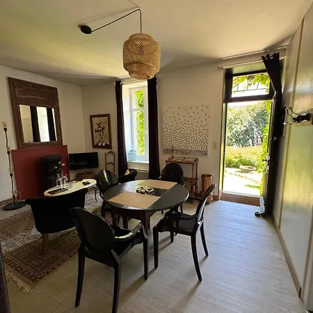 Holiday home Cottage-saint Laurent Sur Sevre Saint-Laurent-sur-Sevre