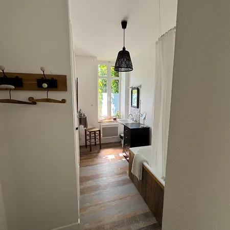Cottage-saint Laurent Sur Sevre * Saint-Laurent-sur-Sevre