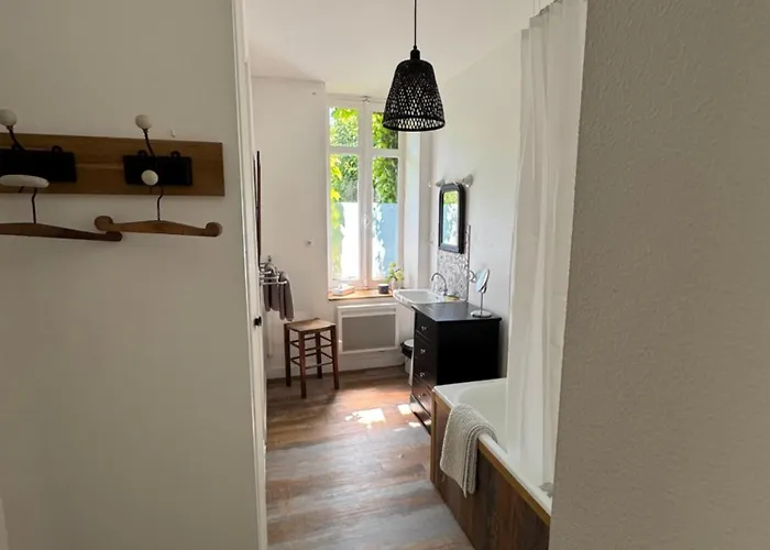 Cottage-saint Laurent Sur Sevre * 塞夫勒河畔圣洛朗